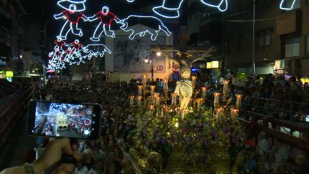 Imagen La procesión del Cristo de los Remedios cerró con fuegos artificiales el...