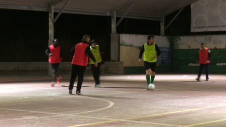 Imagen El equipo de fútbol sala de APADIS sigue invicto tras ganar el...