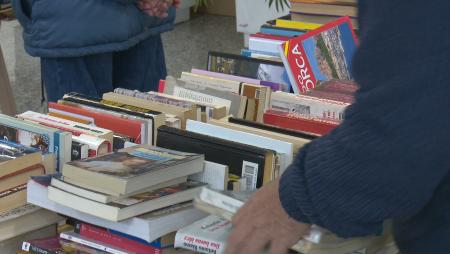 Imagen Intercambio gratuito de libros en el rastrillo de la Biblioteca Central