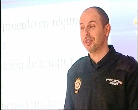 Imagen Frente al acoso escolar a través de internet: información, prevención y...