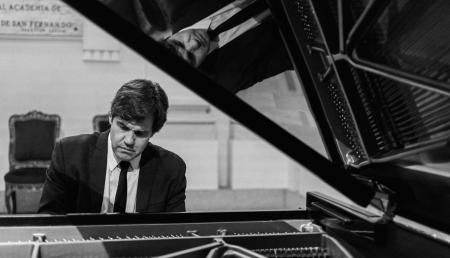 Imagen Entrevista al pianista de nuestra ciudad que ha tocado en los escenarios más importantes del mundo