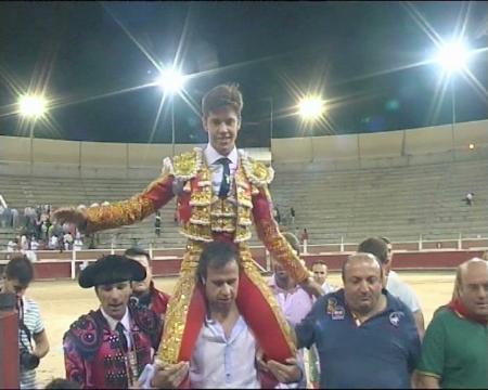 Imagen Triunfo del novillero local Álvaro García en su debut en Sanse