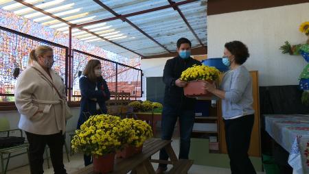 Imagen Sanse celebra el Día universal del niño con una entrega de plantas en...