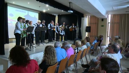 Imagen El grupo Lembranzas puso a cantar a las personas mayores de San...