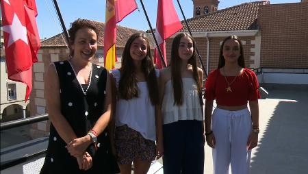 Imagen Un recibimiento oficial a Claudia Ávalos, Sara Estades y Adela Barbón...