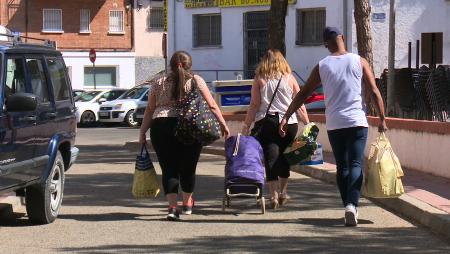 Imagen Dos ONG locales realizan una entrega de alimentos tras una recogida...