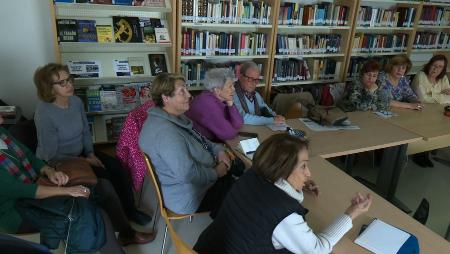 Imagen El Centro Gloria Fuertes acogió una conferencia sobre Mujeres Olvidadas...