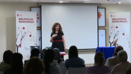 Imagen La Biblioteca Marcos Ana vibró con la narradora oral Silvina Rodríguez y...