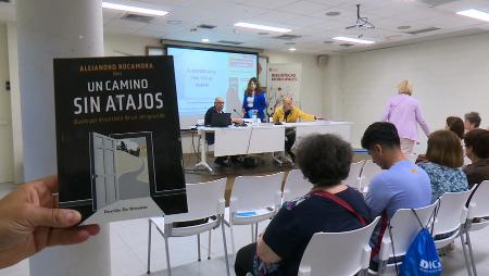 Imagen Alejandro Rocamora presentó su libro en torno al suicidio en la...