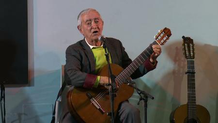 Imagen Ismael Peña y varios amigos ponen emoción, voz y música a “Los Viernes...